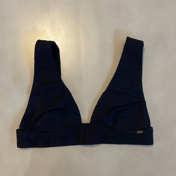 Rip Curl Other - Rip Curl Premium Surf Deep V Top